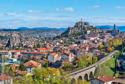 Leinwand Poster Cityscape of Puy-en-Velay town