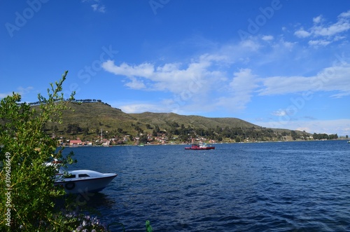 チチカカ湖 風景 © gano
