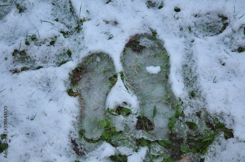  Impronte sulla neve, dopo la prima nevicata leggera