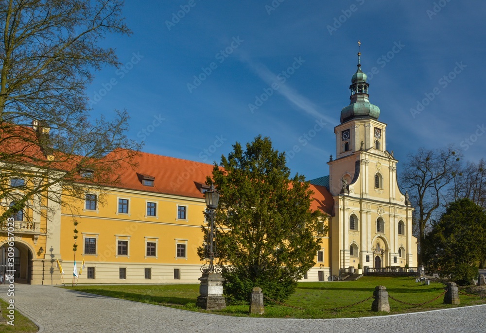 Klasztor w Rudach