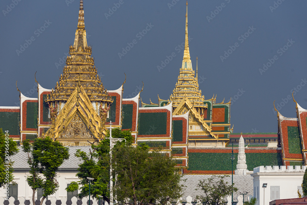 Naklejka premium roofs and stupa of the Royal Palace in Bangkok, Thailand
