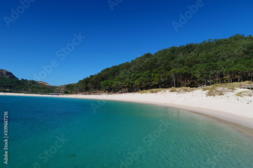 Fototapeta Naklejka Na Ścianę i Meble -  Paradisiac beach in Cíes Islands