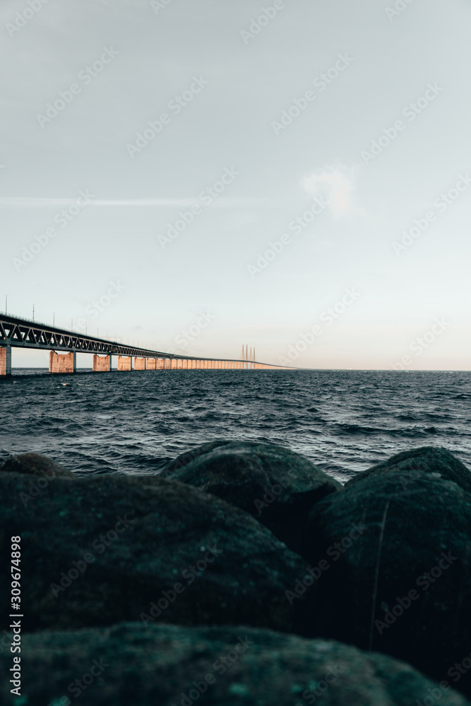 Obraz premium bridge at sunset