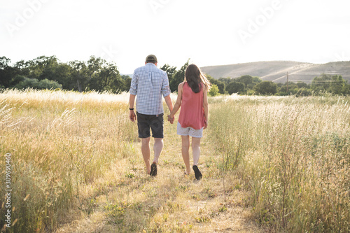 Couple walking in the dry grass © Jordan