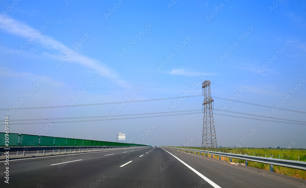 Fototapeta premium Beautiful highway, under the blue sky and white clouds
