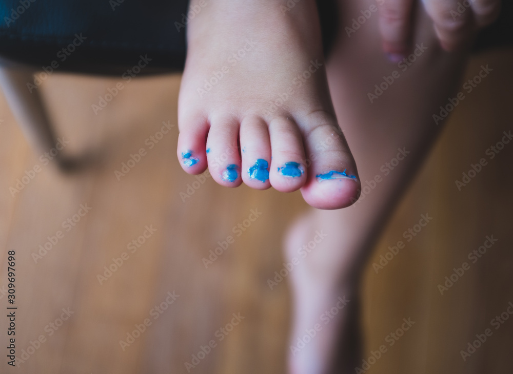 Naklejka premium Baby toe nails