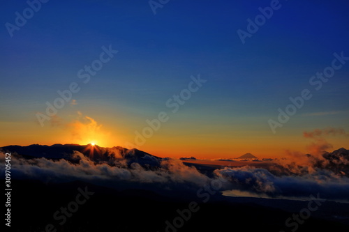 高ボッチからの日の出と富士