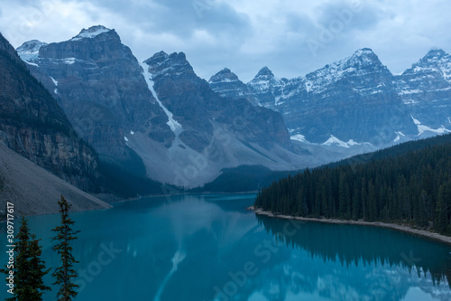 Moraine Lake in the early morning Canada © Carver