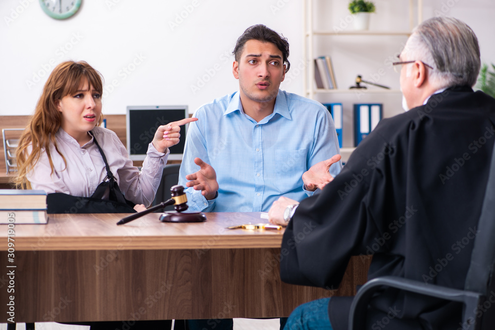 Fototapeta premium Young couple in the courthouse in divorce concept