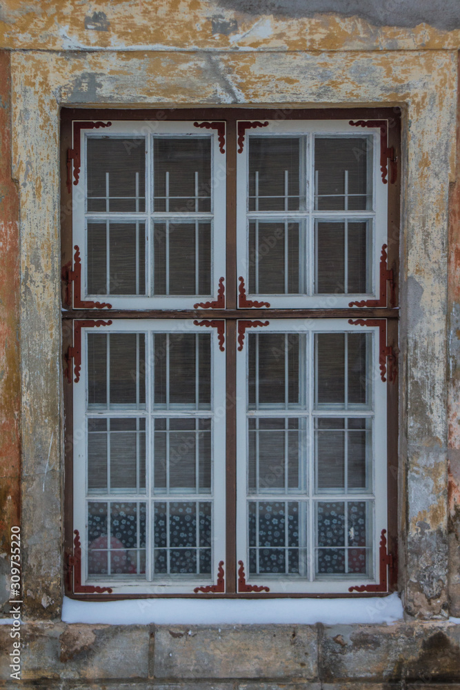 Obraz premium Historic window frame in Tallinn Old Town. Estonia