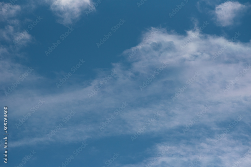 Obraz premium Abstract background with white clouds on blue sky