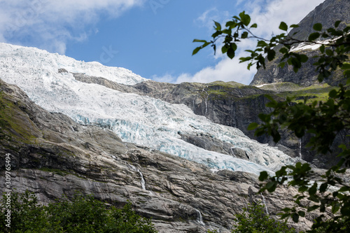 Der Boyabreen Gletscher im Jostedalsbreen Nationalpark, Norwegen photo