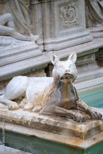 Basso rilievi dalla fontana di Piazza del Campo, Siena Italia