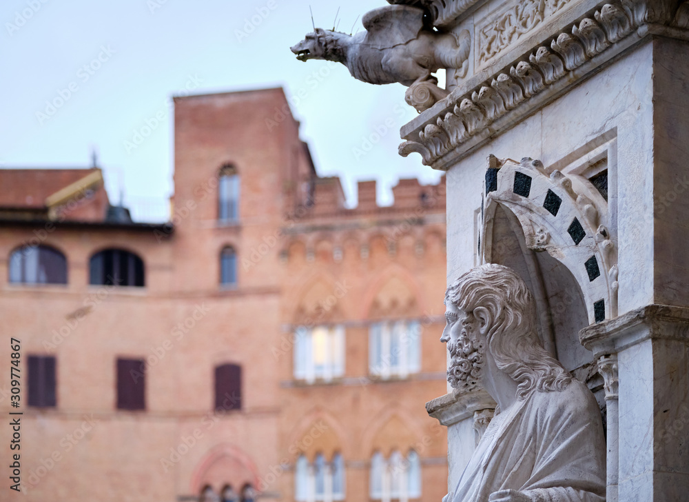 Naklejka premium Particolare di Palazzo Pubblico a Siena, Piazza del Campo