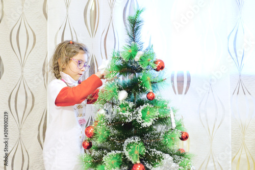 Sembra che l'albero di Natale, così come viene usato oggi, sia nato a Tallinn, in Estonia nel 1441