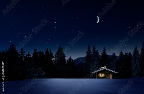 Weihnachtlich beleuchtete Hütte in Kalter Winternacht mit Sternenhimmel