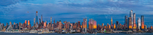 View of Manhattan skyline at sunset, New York City, USA © underwaterstas