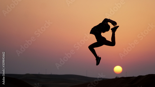 Akrobatik vor Sonnenuntergang © Thomas