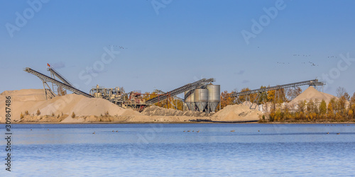 Εκτύπωση καμβά Sand mining at flooded borrow pit