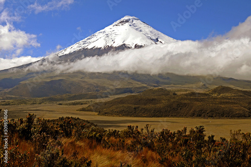 Cotopaxi, uno de los volcanes más altos del mundo. Ecuador photo