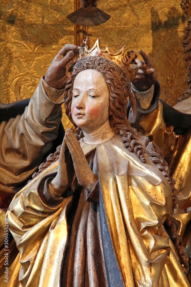 Maria incoronata; particolare dell'altare scolpito di Michael Pacher nella vecchia chiesa parrocchiale di Gries (Bolzano)