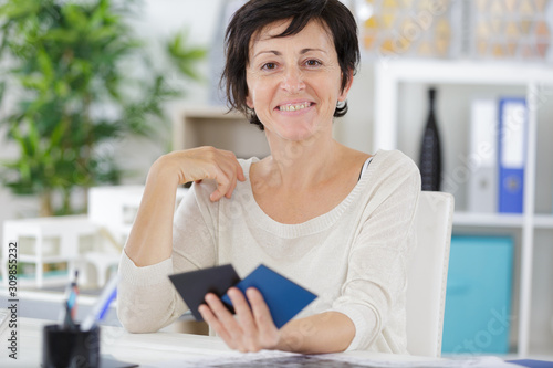 woman sitting on the desk in office