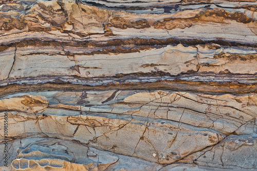 Shale wall with layers 