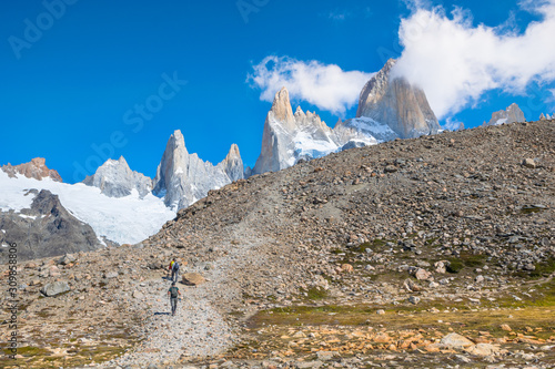 Trekking to Lagoon de Los Tres (Laguna de Los Tres) with Fitz Roy Mountain (Cerro Fitz Roy) in the background - El Chalten - Patagonia, Argentina