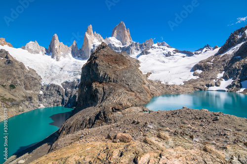 Beautiful view of Lagoon de Los Tres (Laguna de Los Tres) and Mount Fitz Roy massif  (Cerro Fitz Roy) - Los Glaciares National Park, Patagonia - El Chalten - Argentina