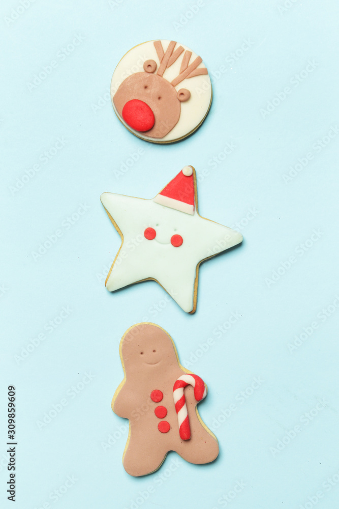 Fototapeta premium Flat lay of gingerbread Christmas cookies, Winter holidays decorated biscuits, cute royal icing cookies