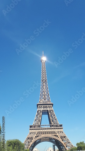 eiffel tower in paris © En