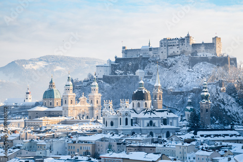 Obraz na płótnie Historic city of Salzburg in winter, Austria w salonie