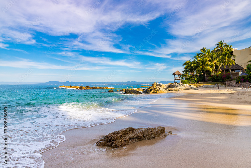 Tableau sur toile Beautiful morning at Conchas Chinas beach, Puerto Vallarta
