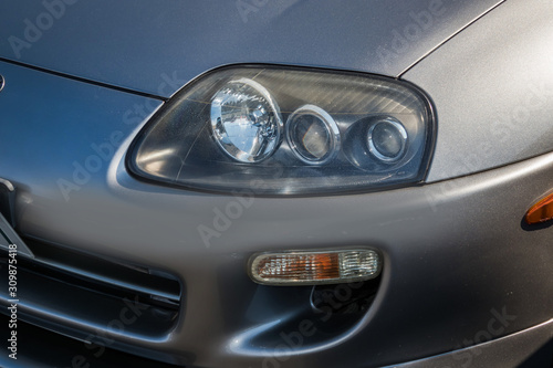 自動車のヘッドライト　Headlight of the car old © norikko