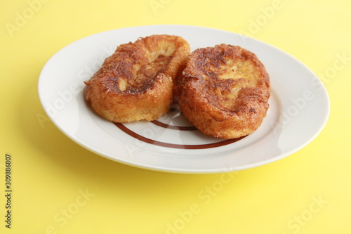 The torrijas are a typical Spanish dessert that is eaten for Easter, are made with milk and bread