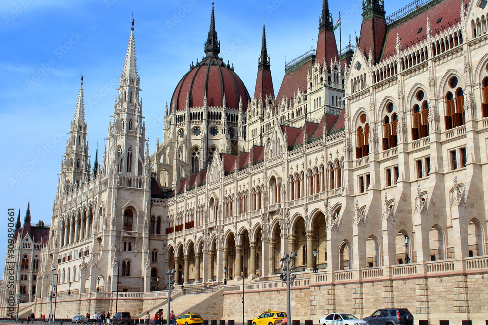 hungarian parliament in budapest