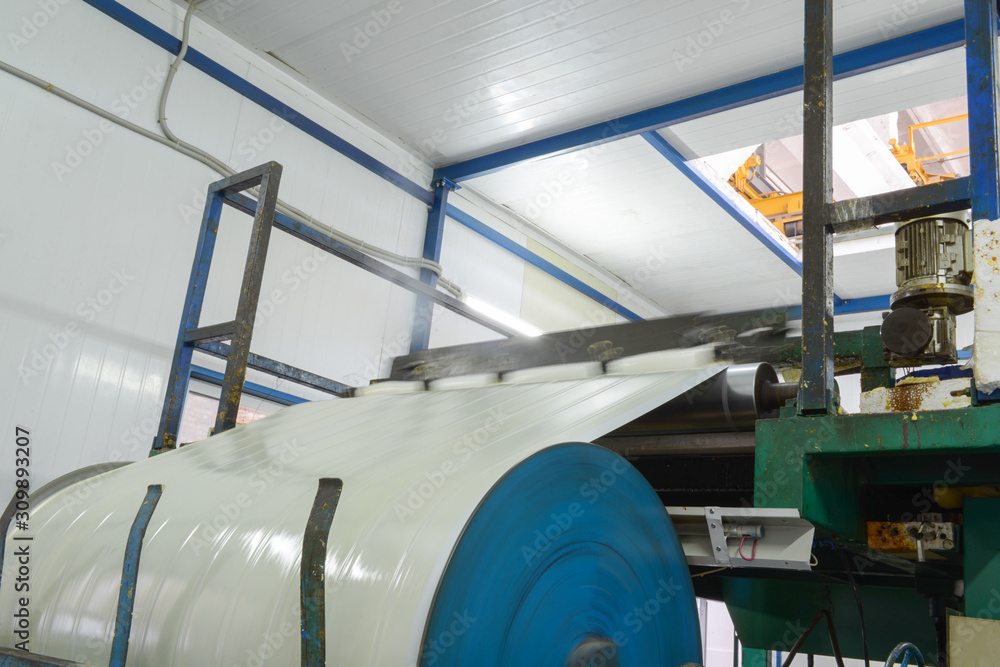 Press machine glues panel. Plant for the production of sandwich panels from styrofoam Press machine glues panel. Plant for the production of sandwich panels from styrofoam