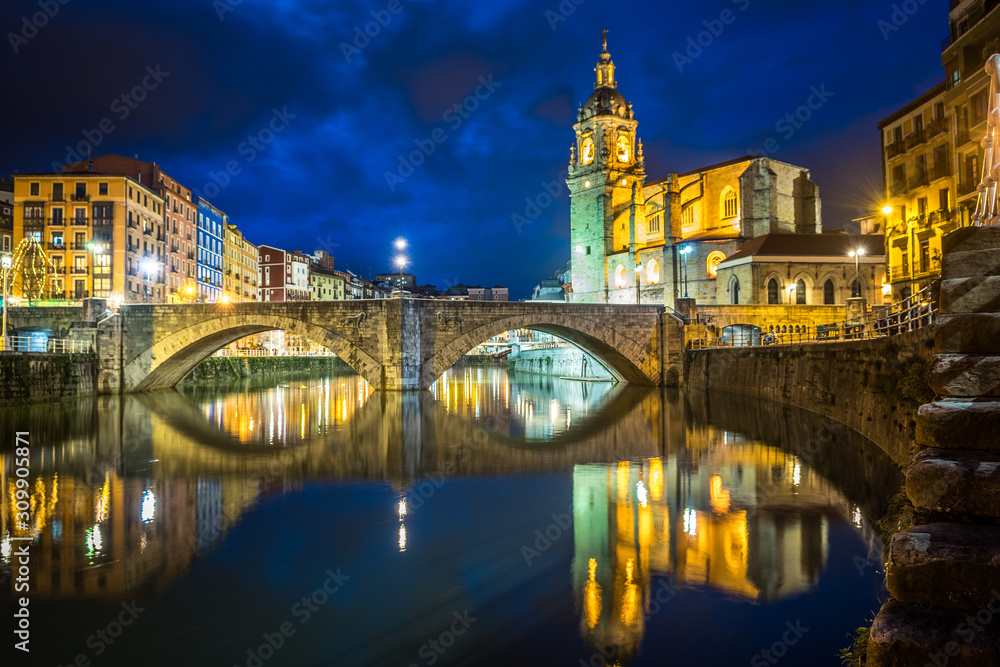 Fototapeta premium night scene of bilbao old town, Spain