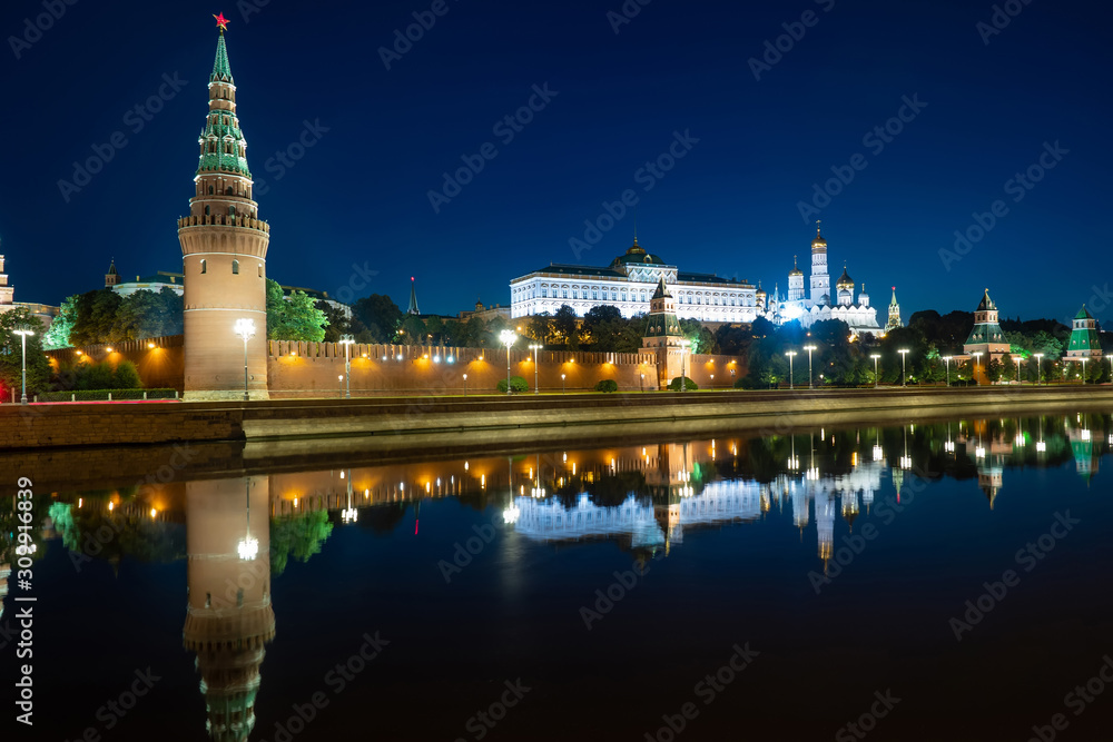 Obraz premium Russia. Moscow. Night Kremlin. Embankment of the Moscow River. Grand Kremlin Palace. Kremlin embankment. Night Tours in Moscow. Sights of the cities of Russia. Tour to the capital. Russia town.
