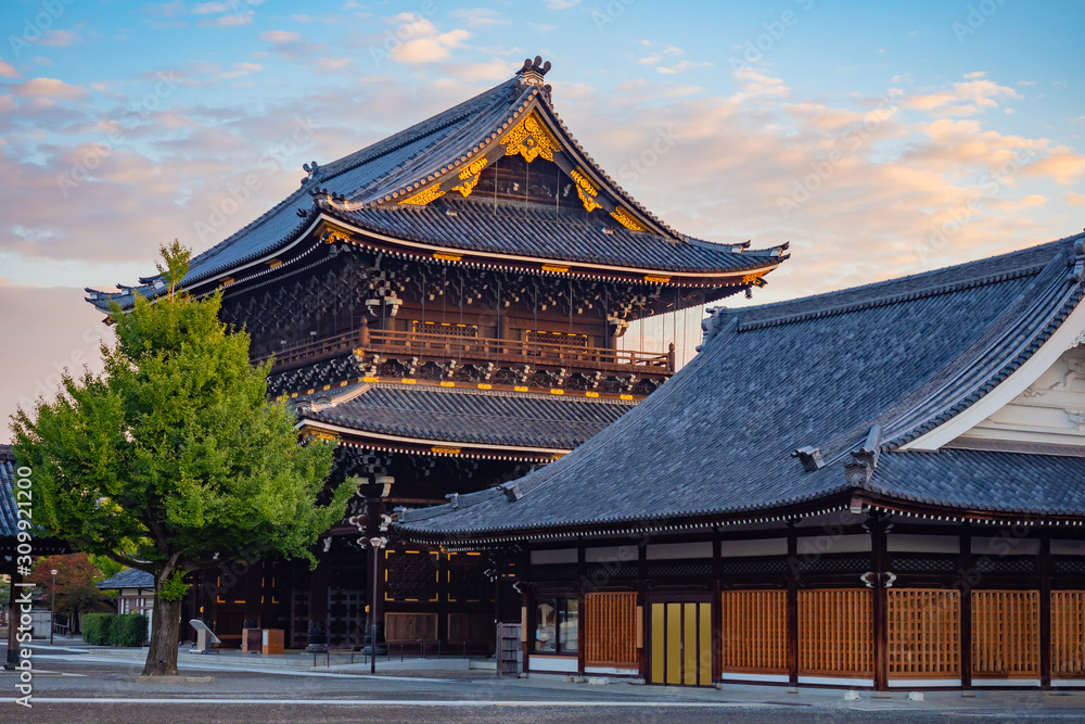 Fototapeta premium Japan. Kyoto. Higashi-Honganji Temple. Big brown Buddhist temple in Kyoto. Temples Of Japan. Shinto the Church of no people close-up. Iconic buildings in Kyoto. Travel to Japan.