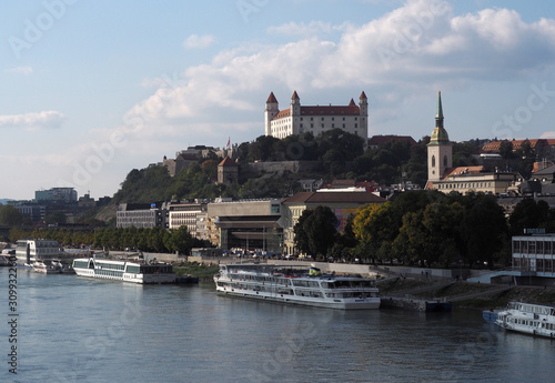 Bratislava, Blick auf Pressburg und Martinsdom