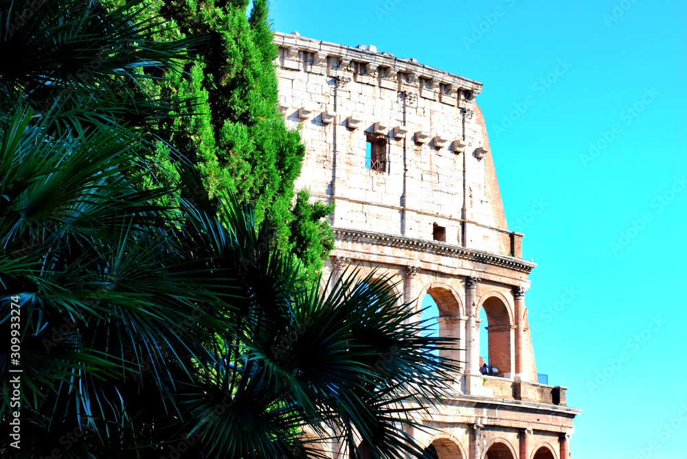 Wonders and details of ancient Rome, sis streets, monuments and charming corners.