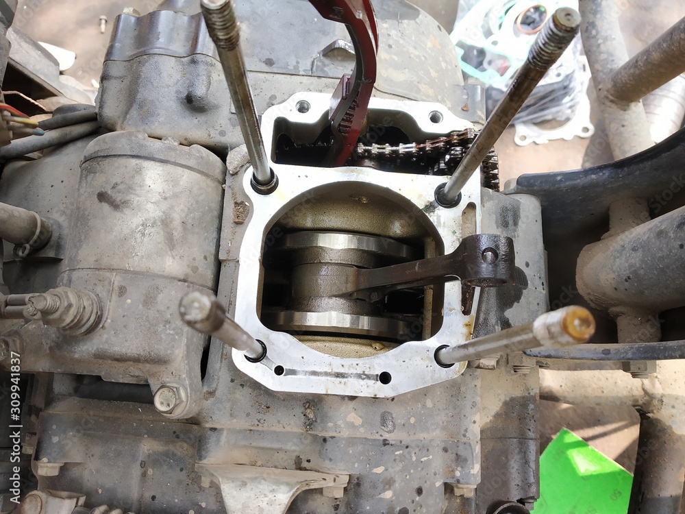 Open bike engine piston for repining Open bike engine piston for repining