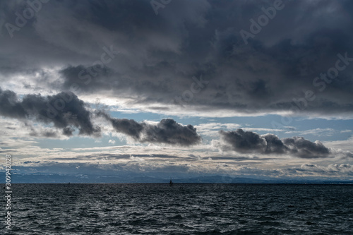 Wolkengebilde über dem Bodensee © Kostas Koufogiorgos