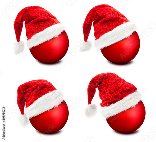 Rote Weihnachtskugel mit Weihanchtsmütze