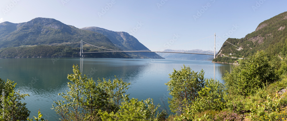 Fototapeta premium Panorama z mostu Hardanger nad Eidfjord w Norwegii