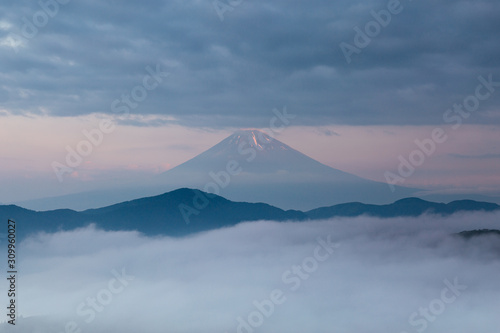 雲海と富士山 / Sea of clouds and Mt.Fuji © Oval Design