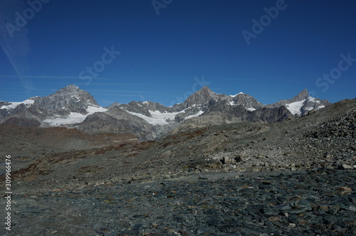 スイスアルプス マッターホルン ハイキング