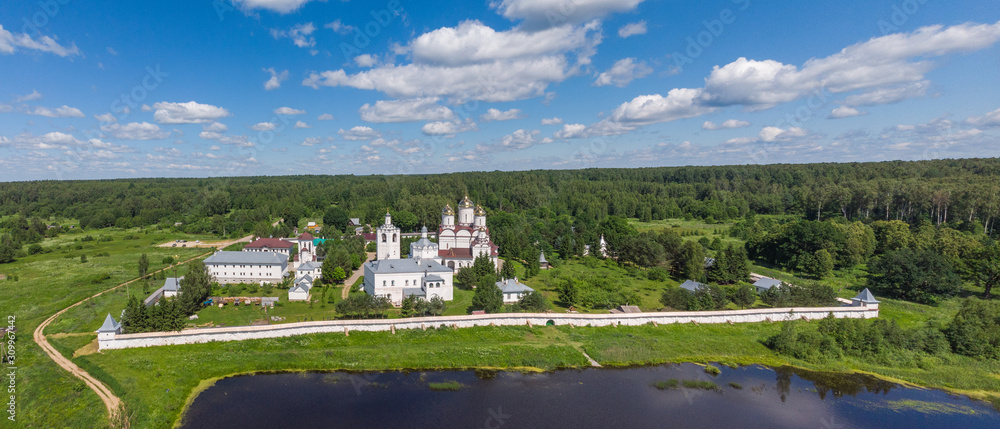 Obraz premium Trinity Boldin Monastery near the town of Dorogobuzh, Smolensk region. Top view