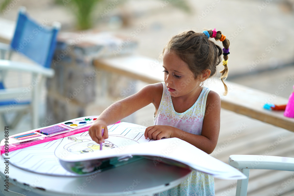 4-year-old girl colors with interest 4-year-old girl colors with interest
